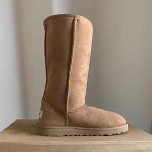 Women’s UGG tall boots - NEW